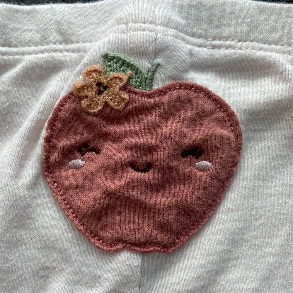 Carter’s Apple Newborn bodysuits and pants - Picture 14 of 14